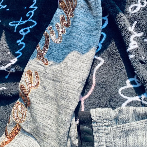 Victoria’s Secret pink bling jogger outfit - Picture 3 of 4